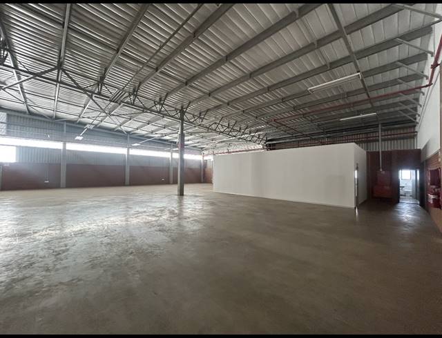 573M² WAREHOUSE TO LET IN CLAYVILLE